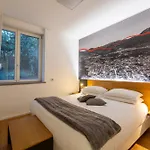La - Luxury