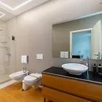 La - Luxury 4*
